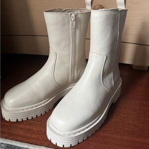 Roolee Women's Cream Leather Lug Sole Zippered Boots Size 5 NWOT